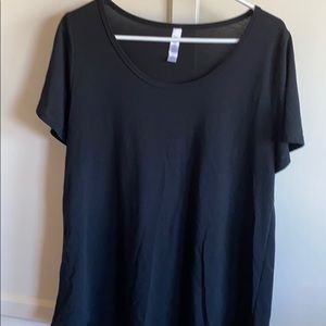 LulaRoe classic tee EUC